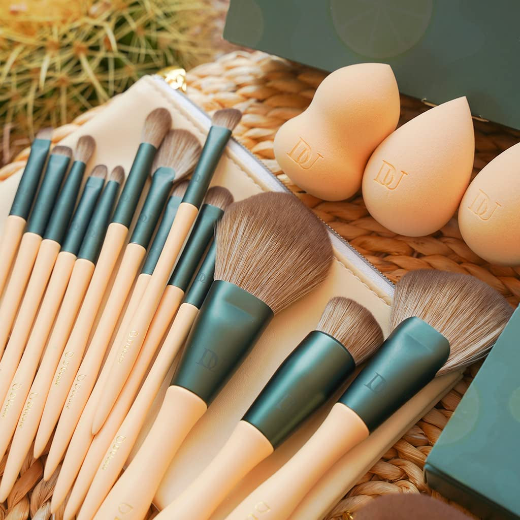 Makeup Brushes 14Pcs with 3Pcs Makeup Spong & Cosmetic Bag